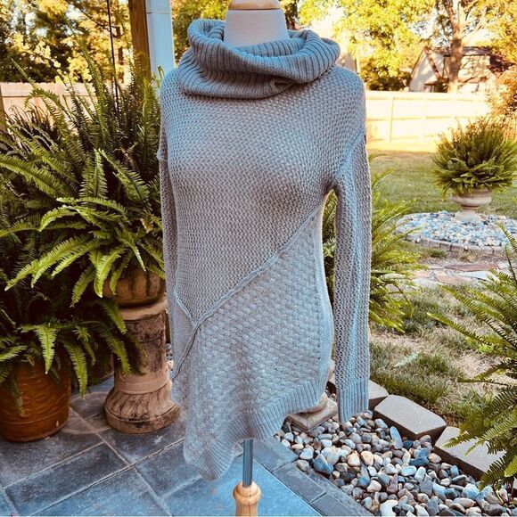 Love Scarlett Gray Loose Knit Sweater size Small - Picture 5 of 8